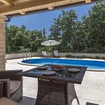 In - וודניאן